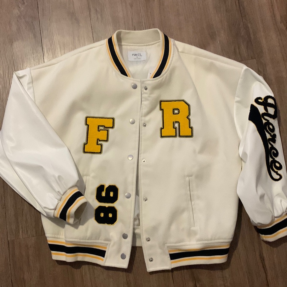 BOMBER JACKET | STREET STYLE | BASEBALL | LEATHER SLEEVES